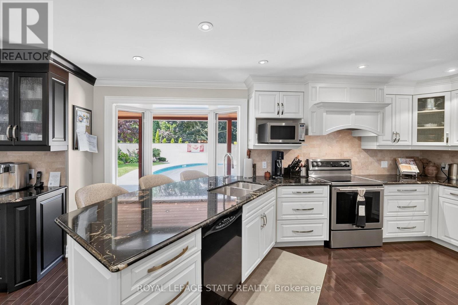 86 HEDGE LAWN DRIVE - 14