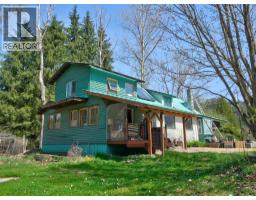 Kitchen - 3837 Pass Creek Road, Crescent Valley, BC V0G1H1 Photo 11