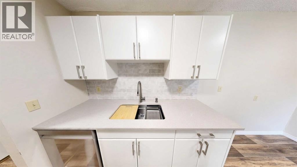 #107 405 Columbia Boulevard W - 8