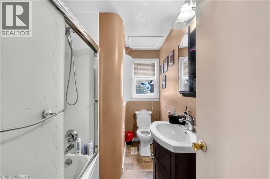 60 PARK Road N - Image 13