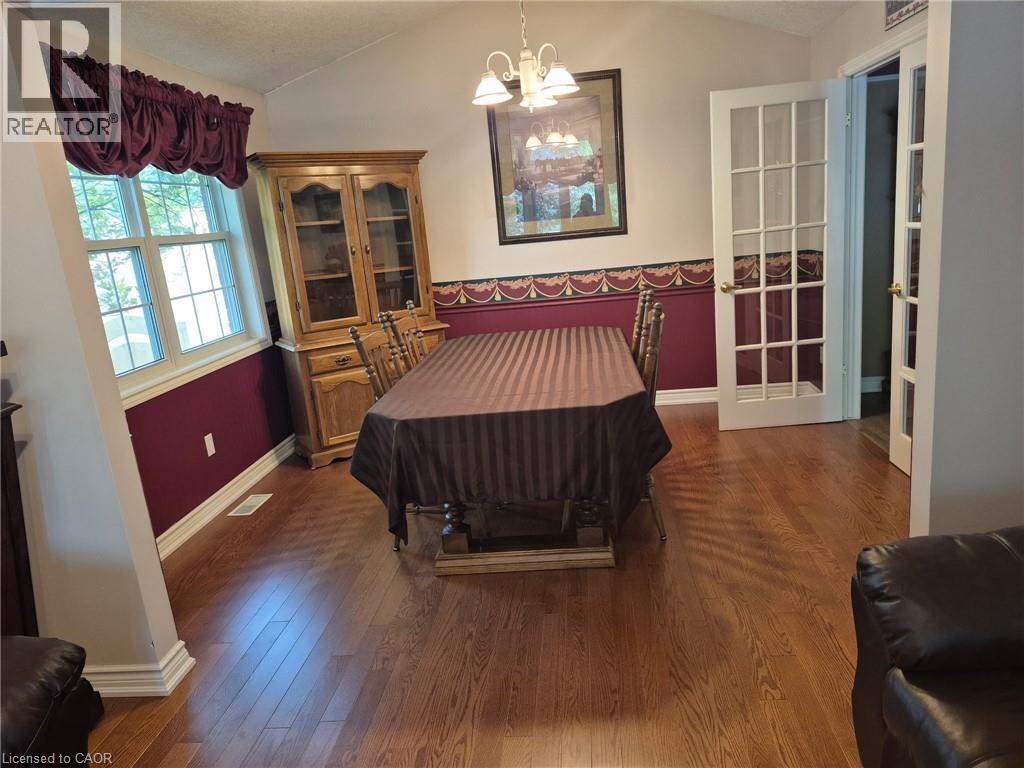 599 COLDSTREAM Drive - Image 21