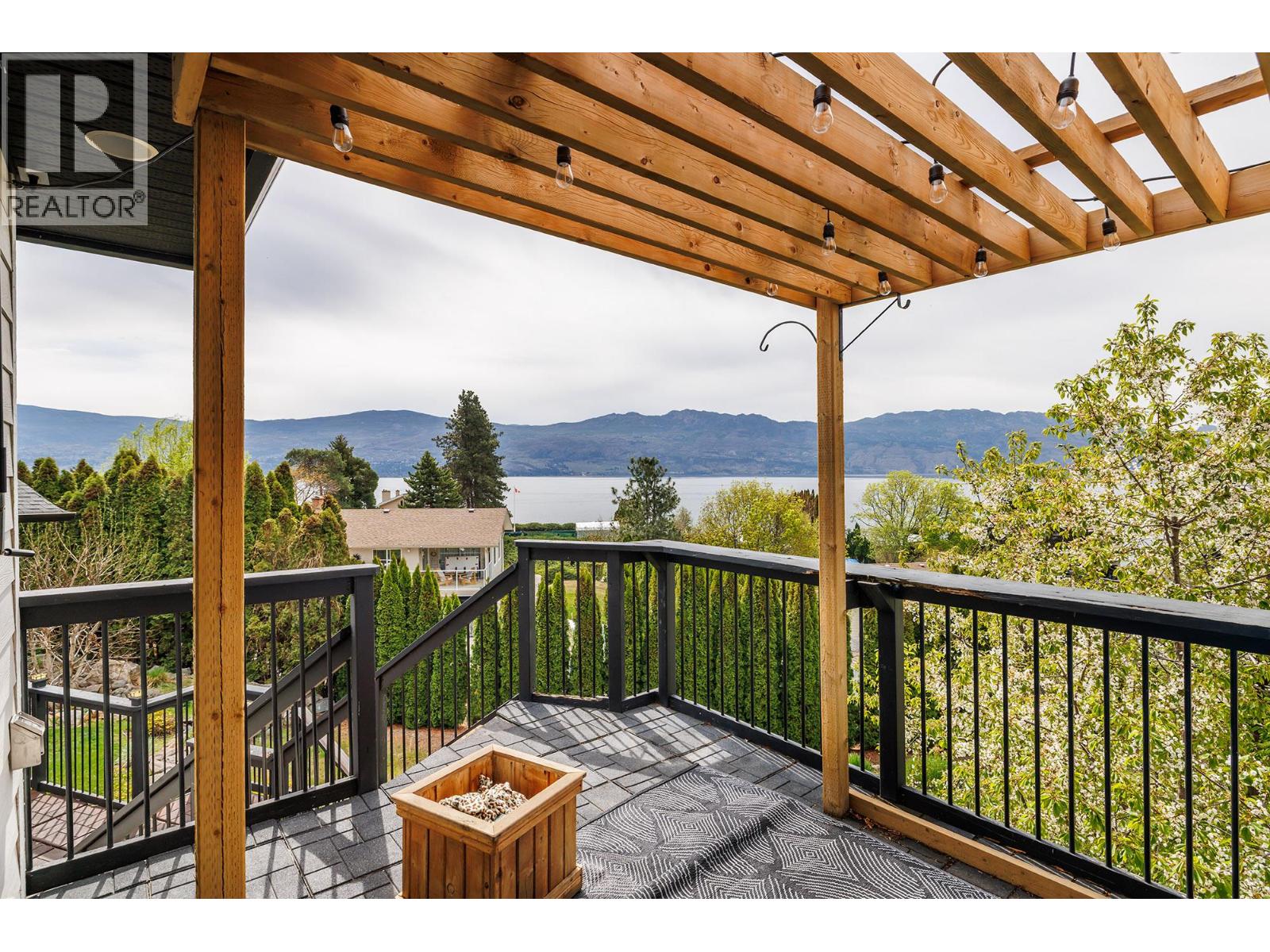 1185 Sunnyside Road, West Kelowna