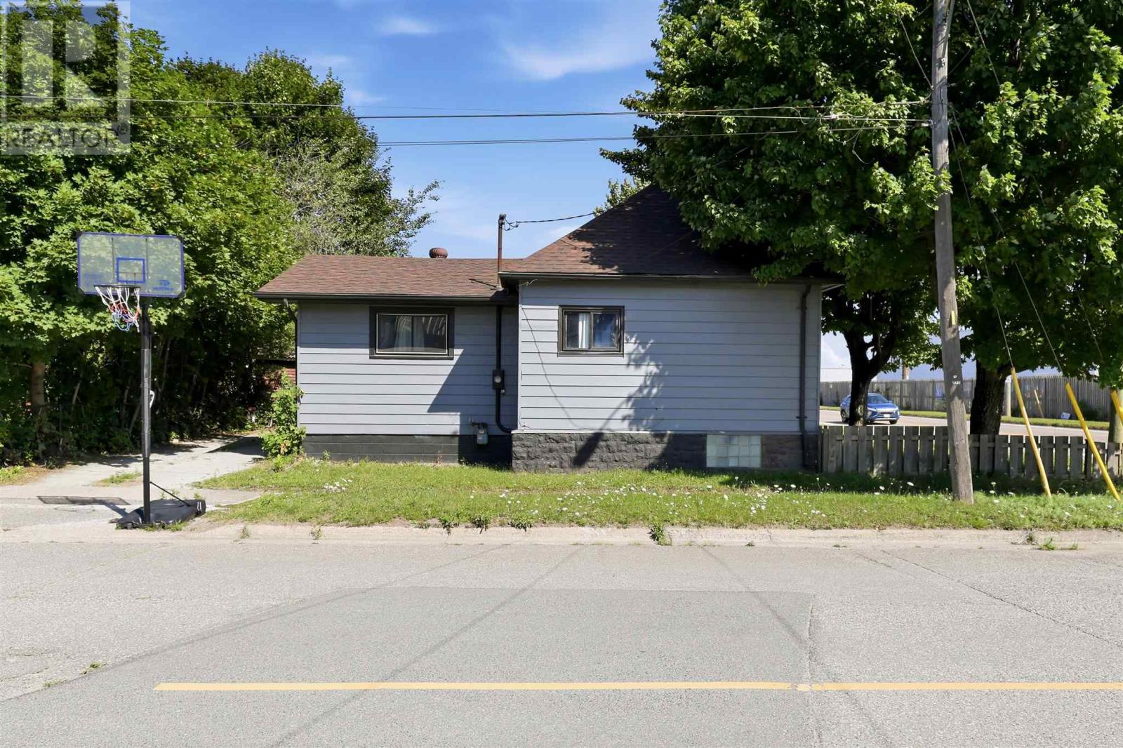 432 Wallace TER - Image 24