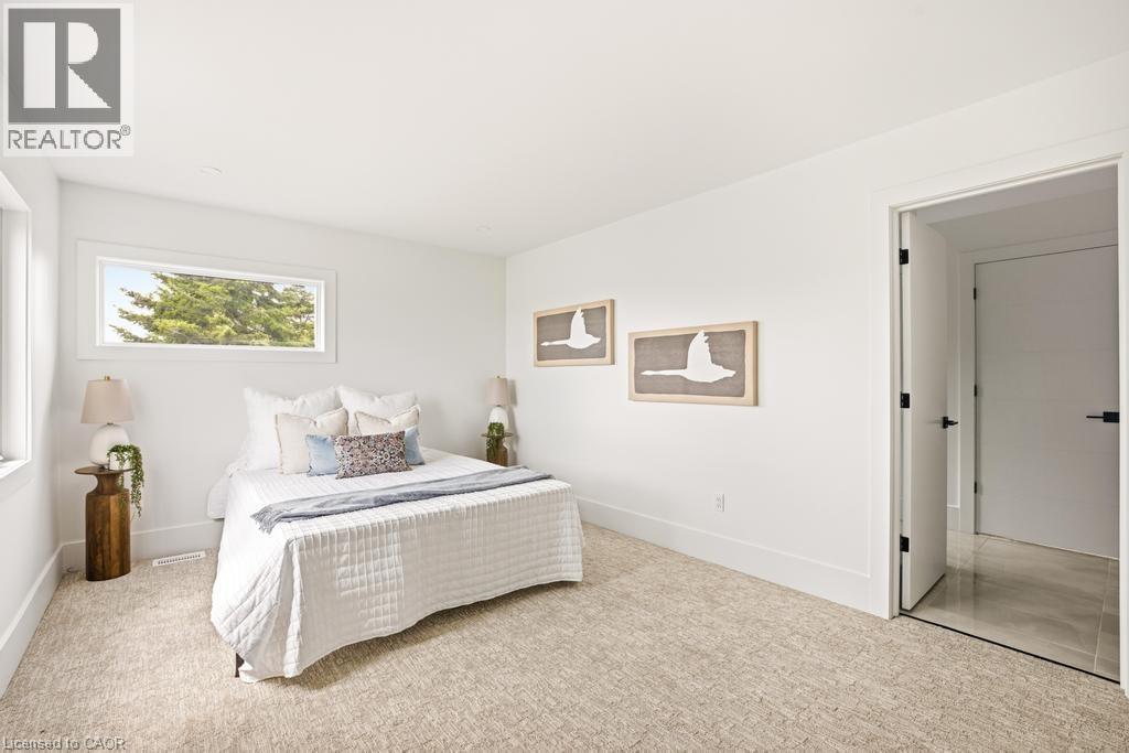 1060 WALTON Avenue - Image 39