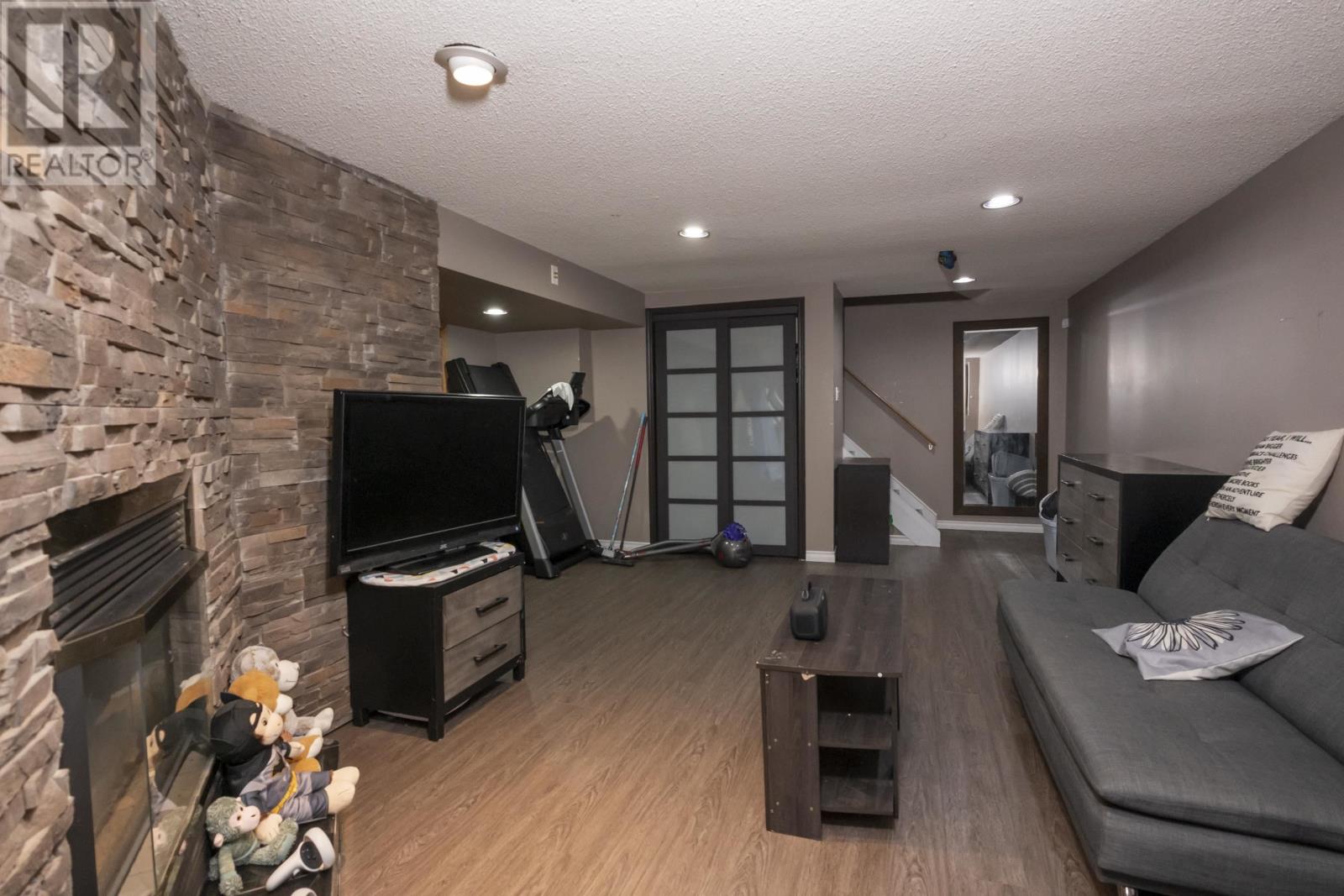 192 RIVIERA DR - Image 27