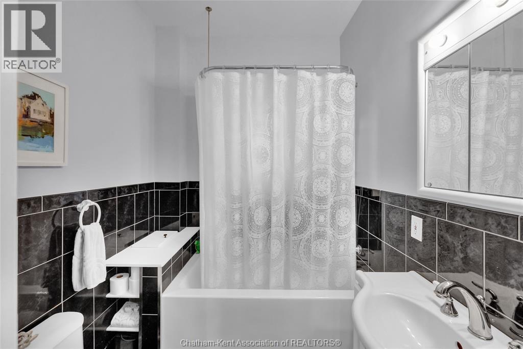 203 Talbot STREET East - Image 24