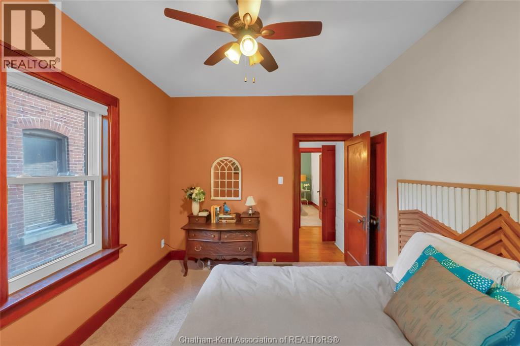 203 Talbot STREET East - 28