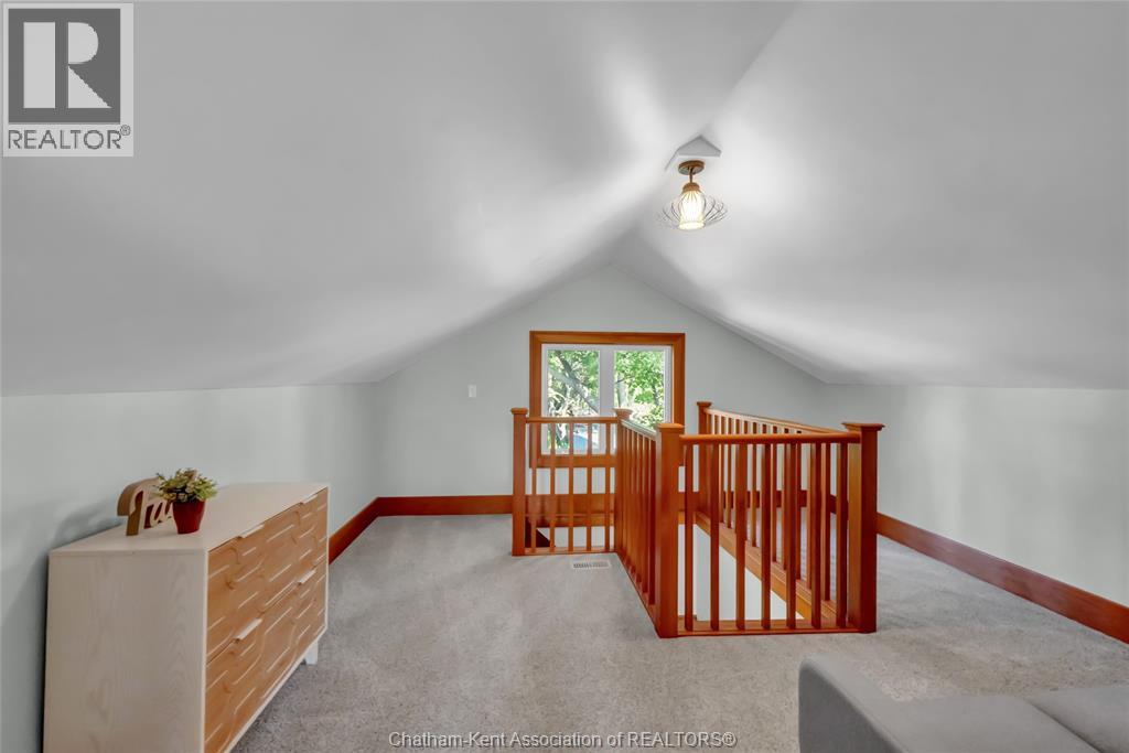 203 Talbot STREET East - 32