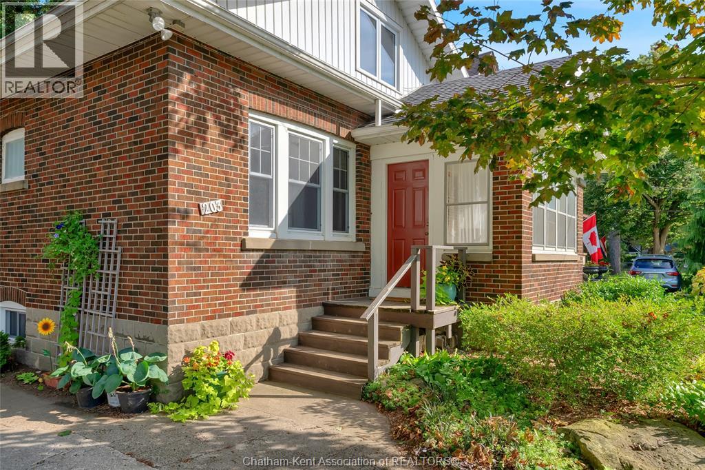 203 Talbot STREET East - 4