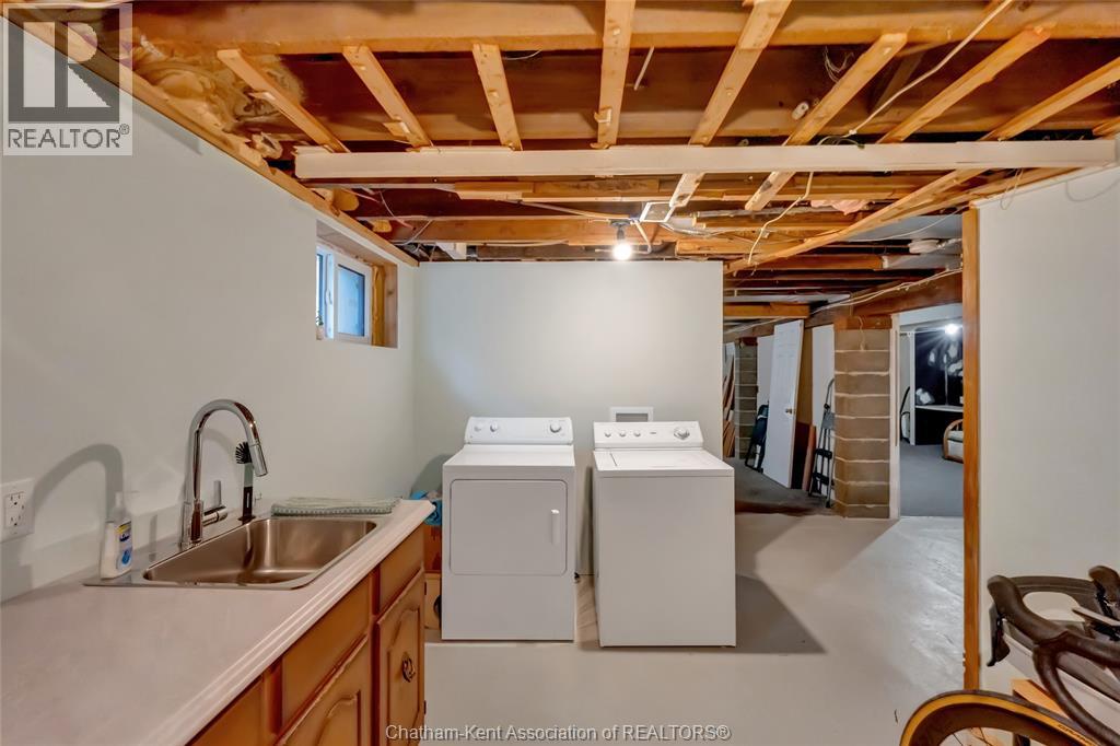 203 Talbot STREET East - 41