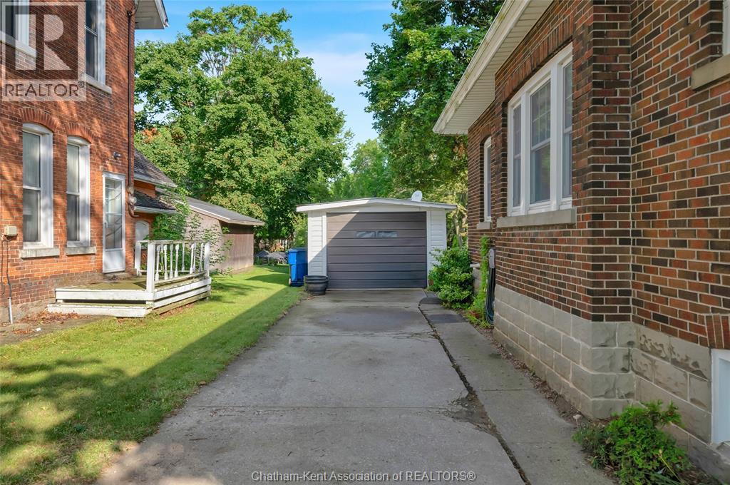 203 Talbot STREET East - 44