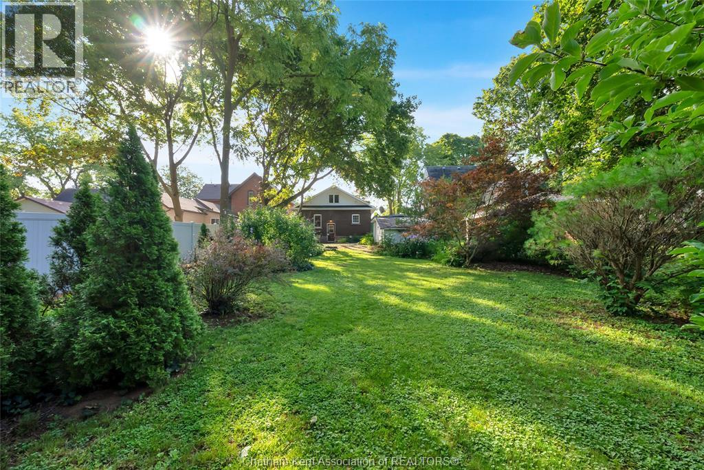 203 Talbot STREET East - 50