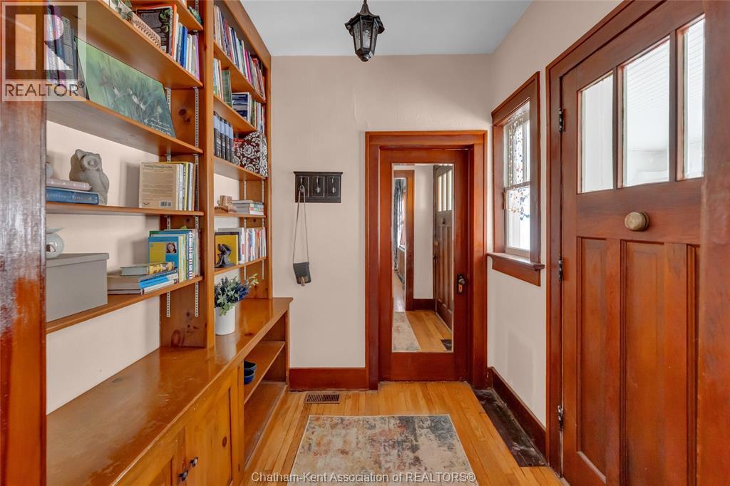 203 Talbot STREET East - 7