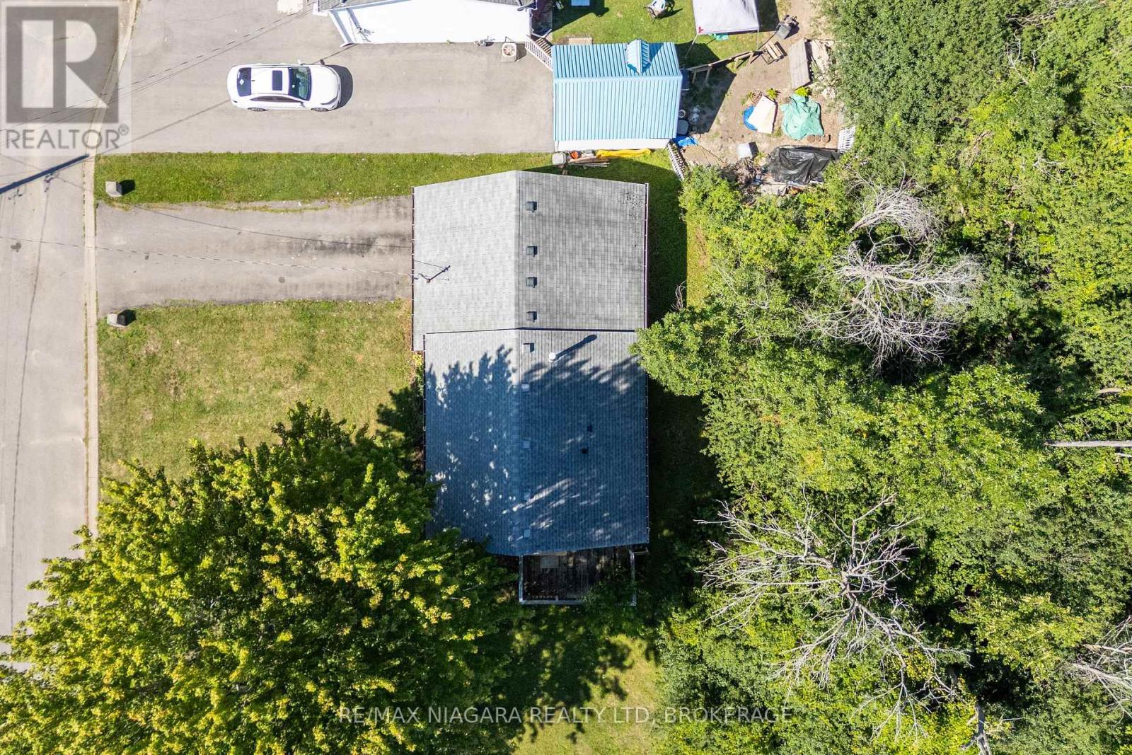 30 A AVENUE - Image 11