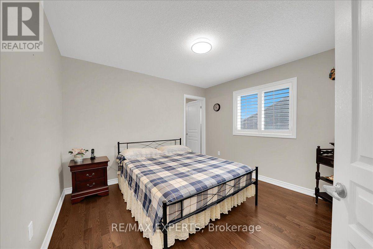 55 SYDIE LANE - Image 32