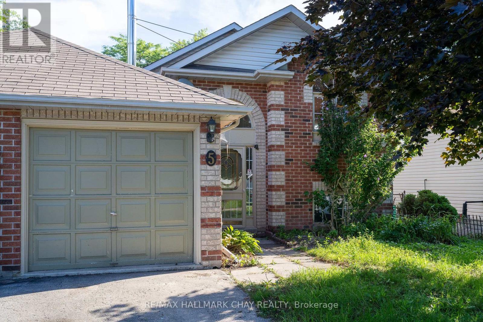 5 GOLDSMITH PLACE - 2