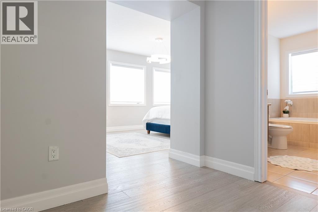 1133 UPPER THAMES Drive - 24