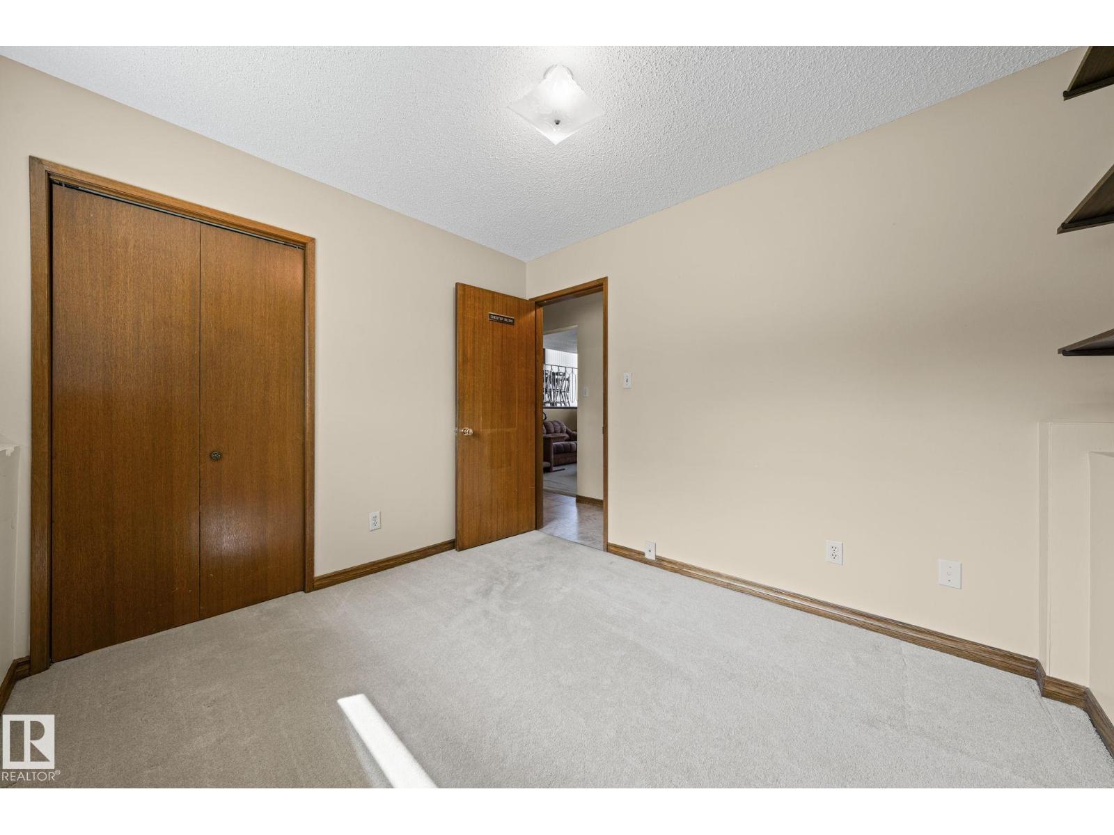 4 Woodlake RD - Image 32