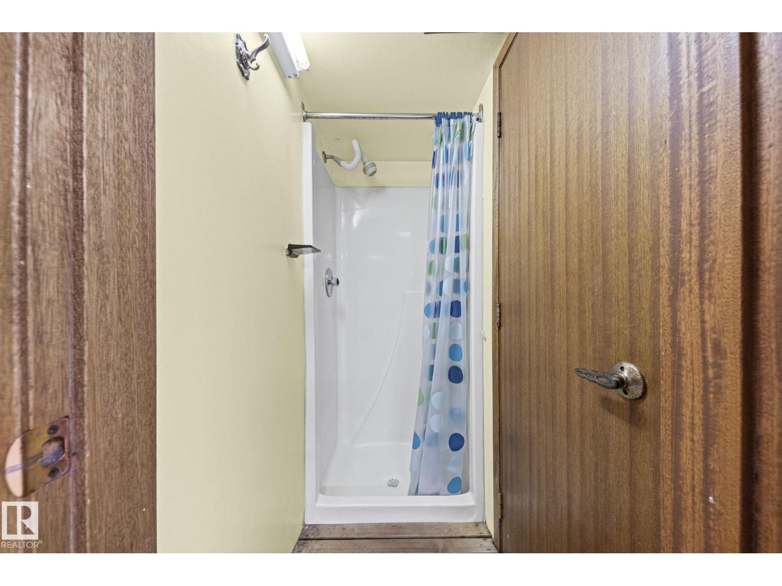 4 Woodlake RD - Image 35