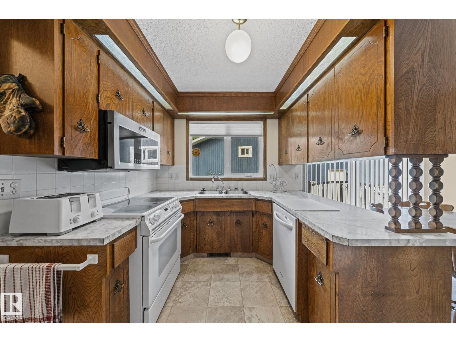 4 Woodlake RD - Image 6