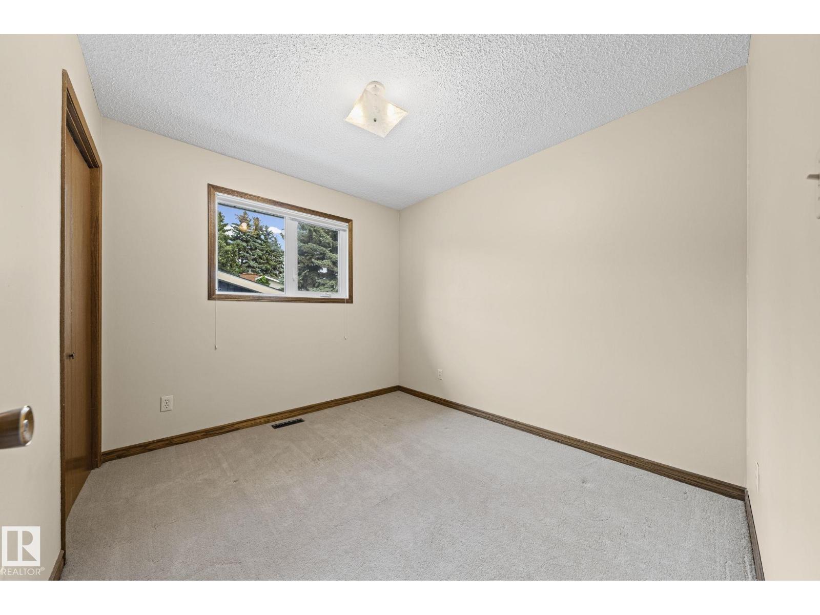 4 Woodlake RD - Image 25