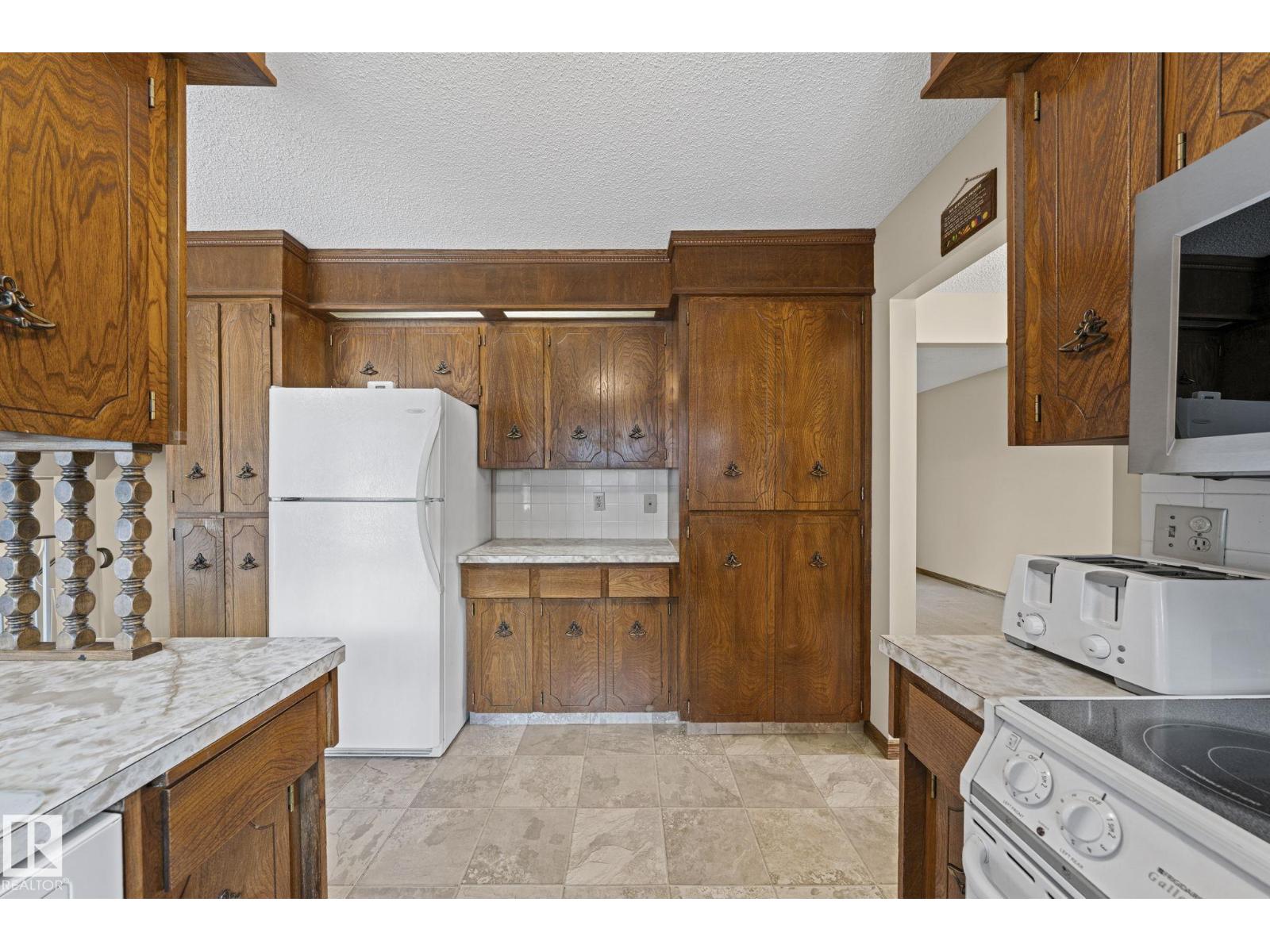 4 Woodlake RD - 8