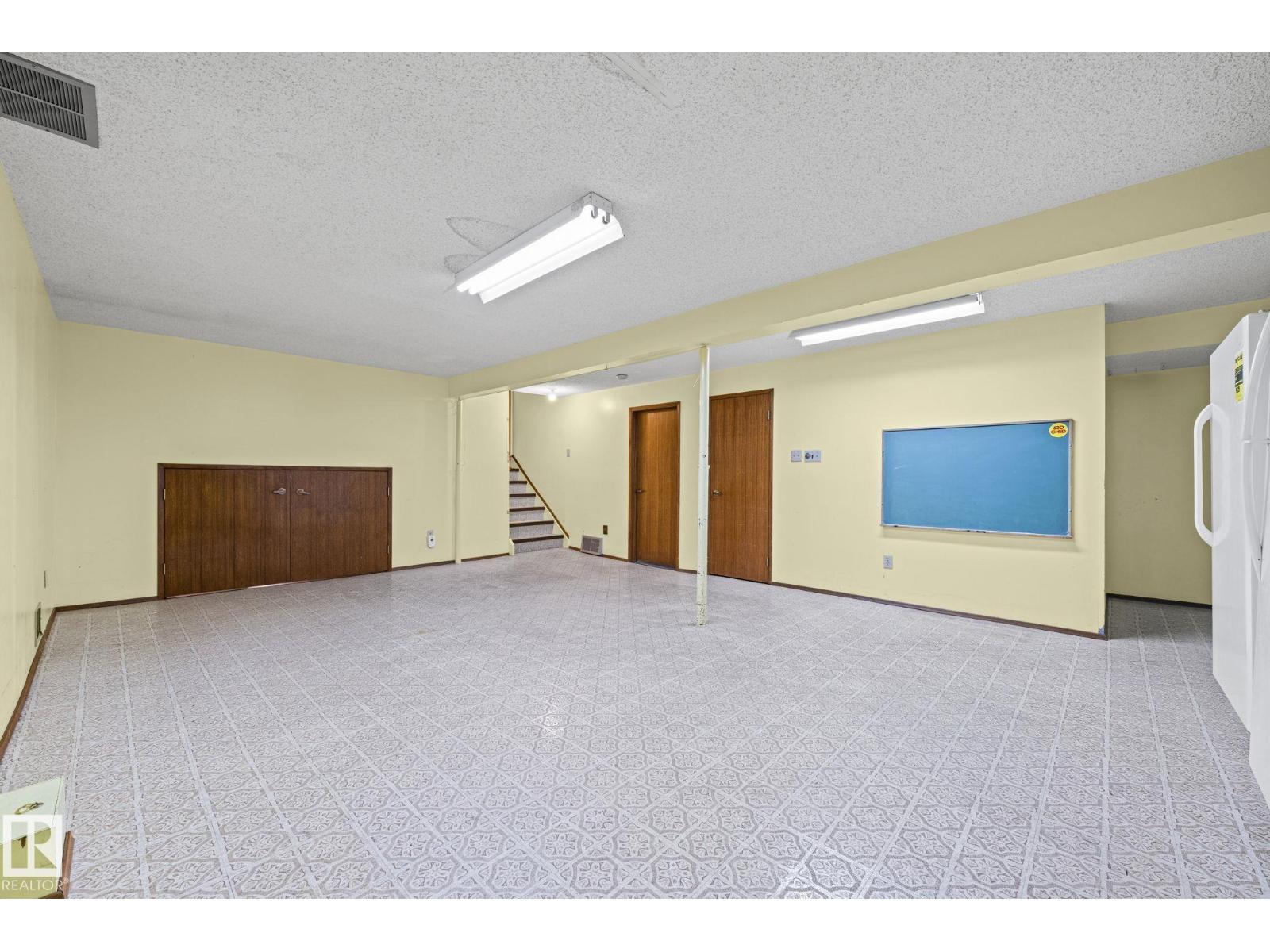 4 Woodlake RD - Image 34