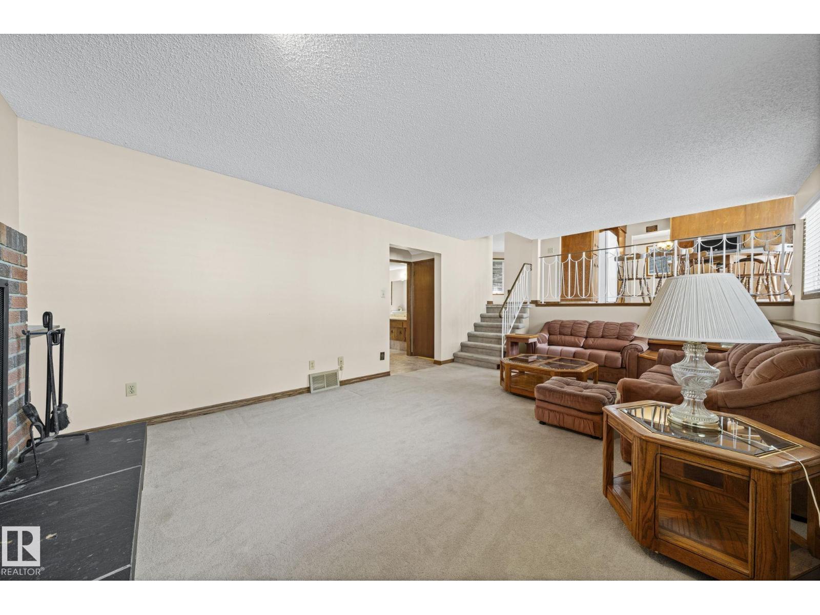 4 Woodlake RD - Image 29