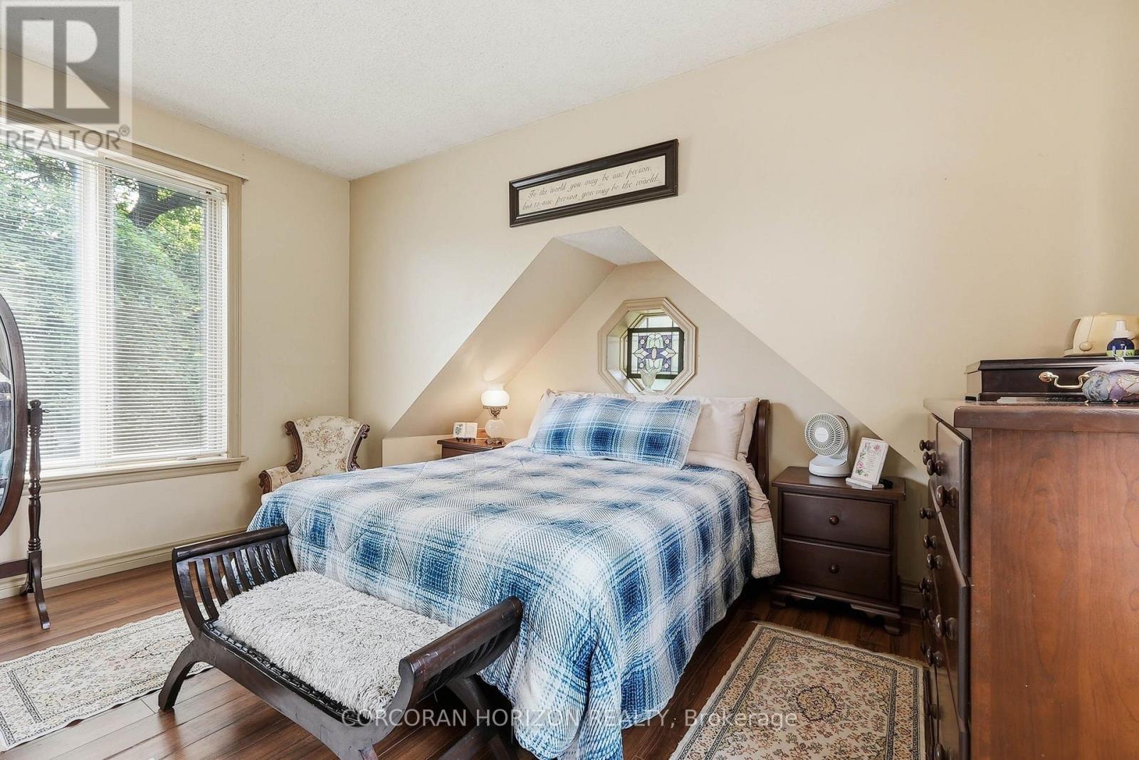 153 MONTROSE STREET N - 19
