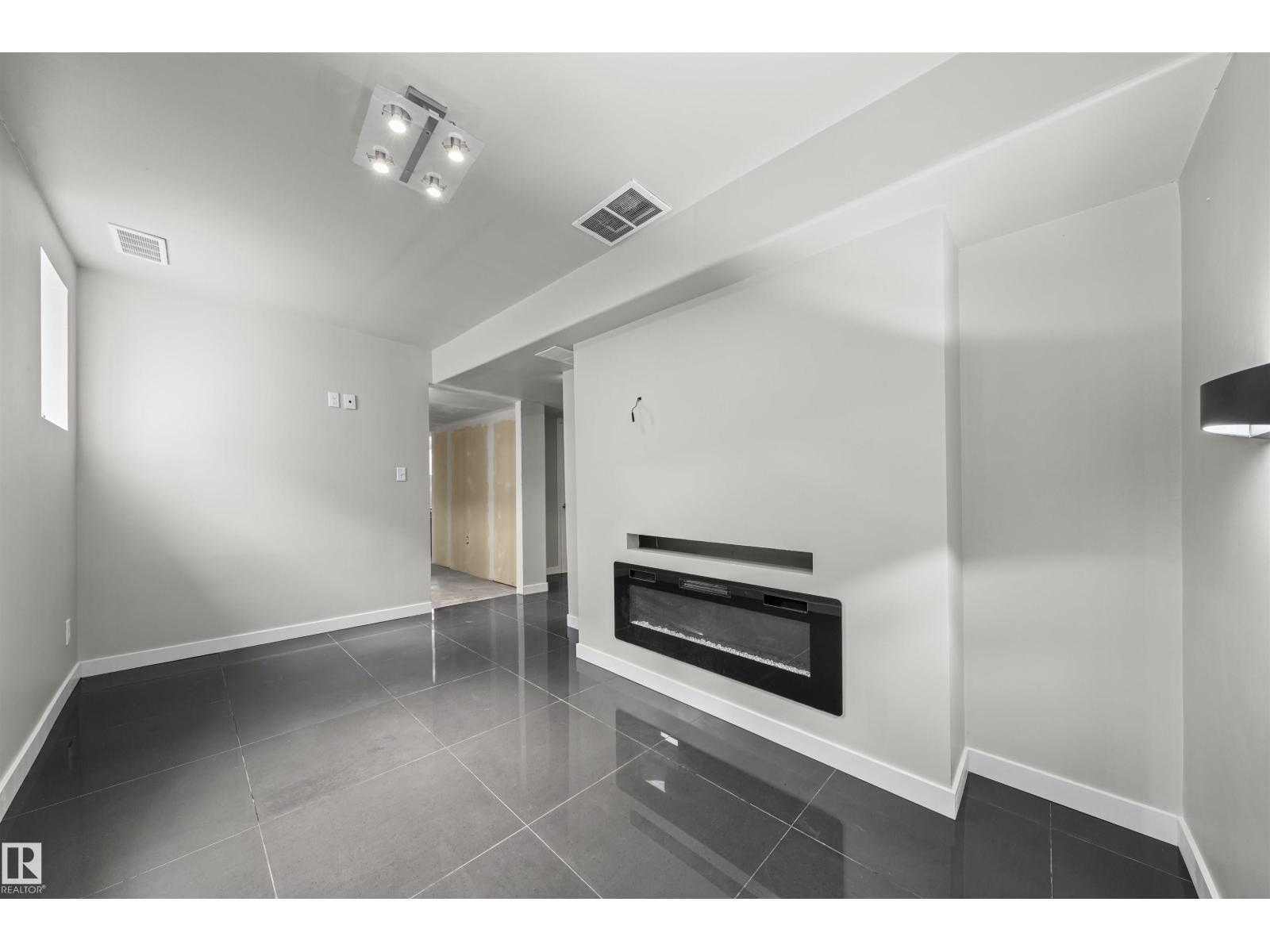 5509 Stevens CR NW - 36