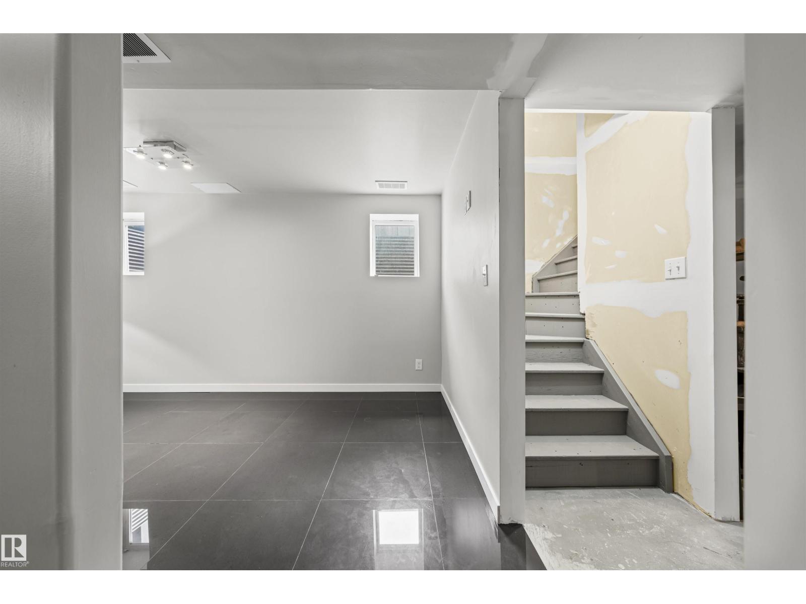 5509 Stevens CR NW - 37