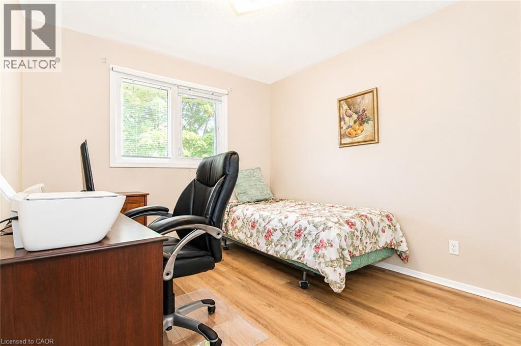 14 BERKLEY Crescent - Image 13