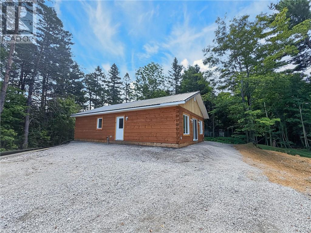 135 Lakeshore Road - 1