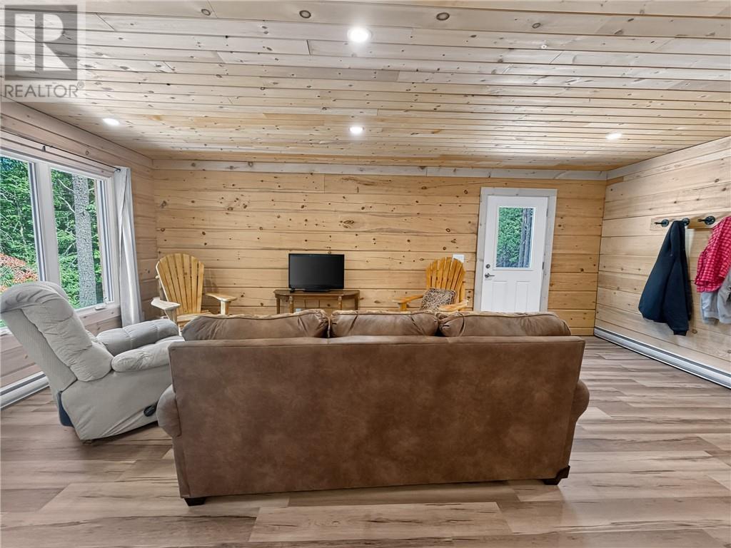 135 Lakeshore Road - 11