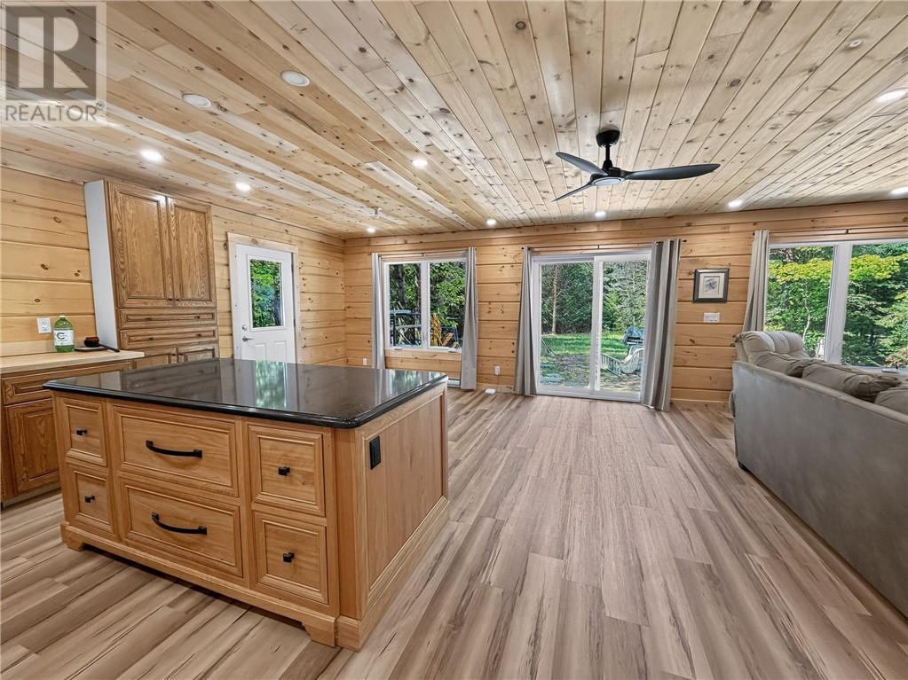 135 Lakeshore Road - 14