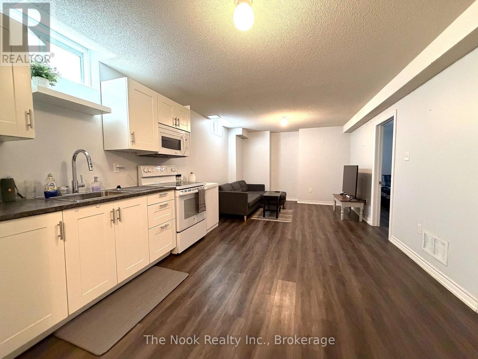 10 BROOME AVENUE - Image 42
