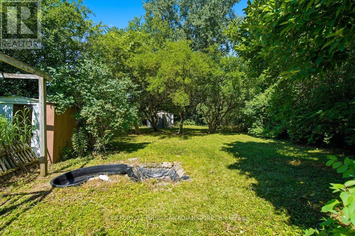 17 EDGEMERE CRESCENT - 12