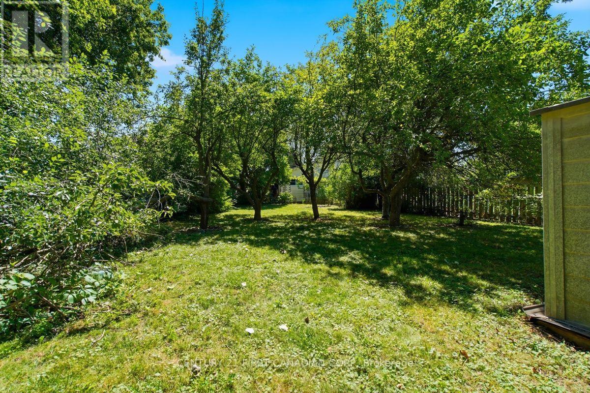 17 EDGEMERE CRESCENT - 14