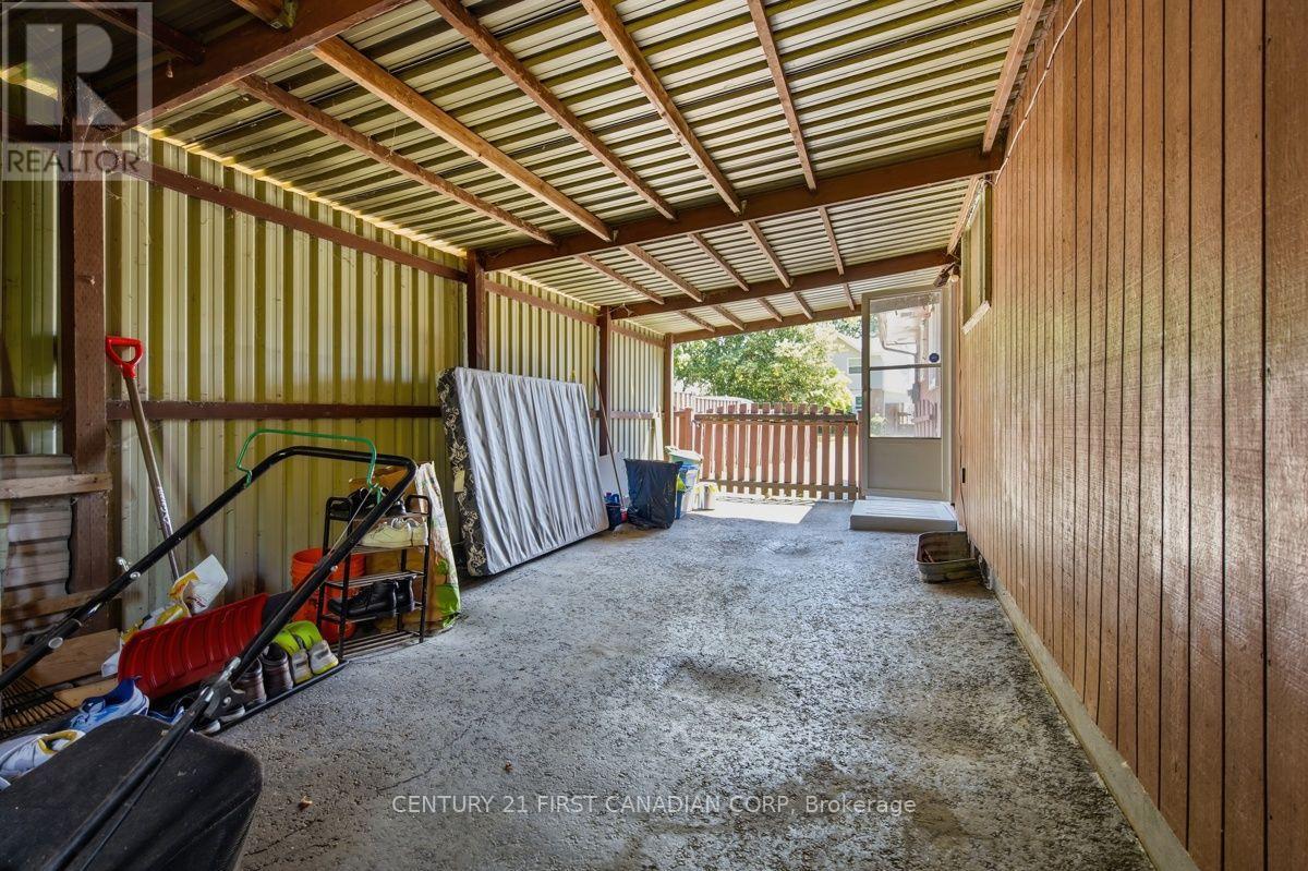 17 EDGEMERE CRESCENT - Image 9