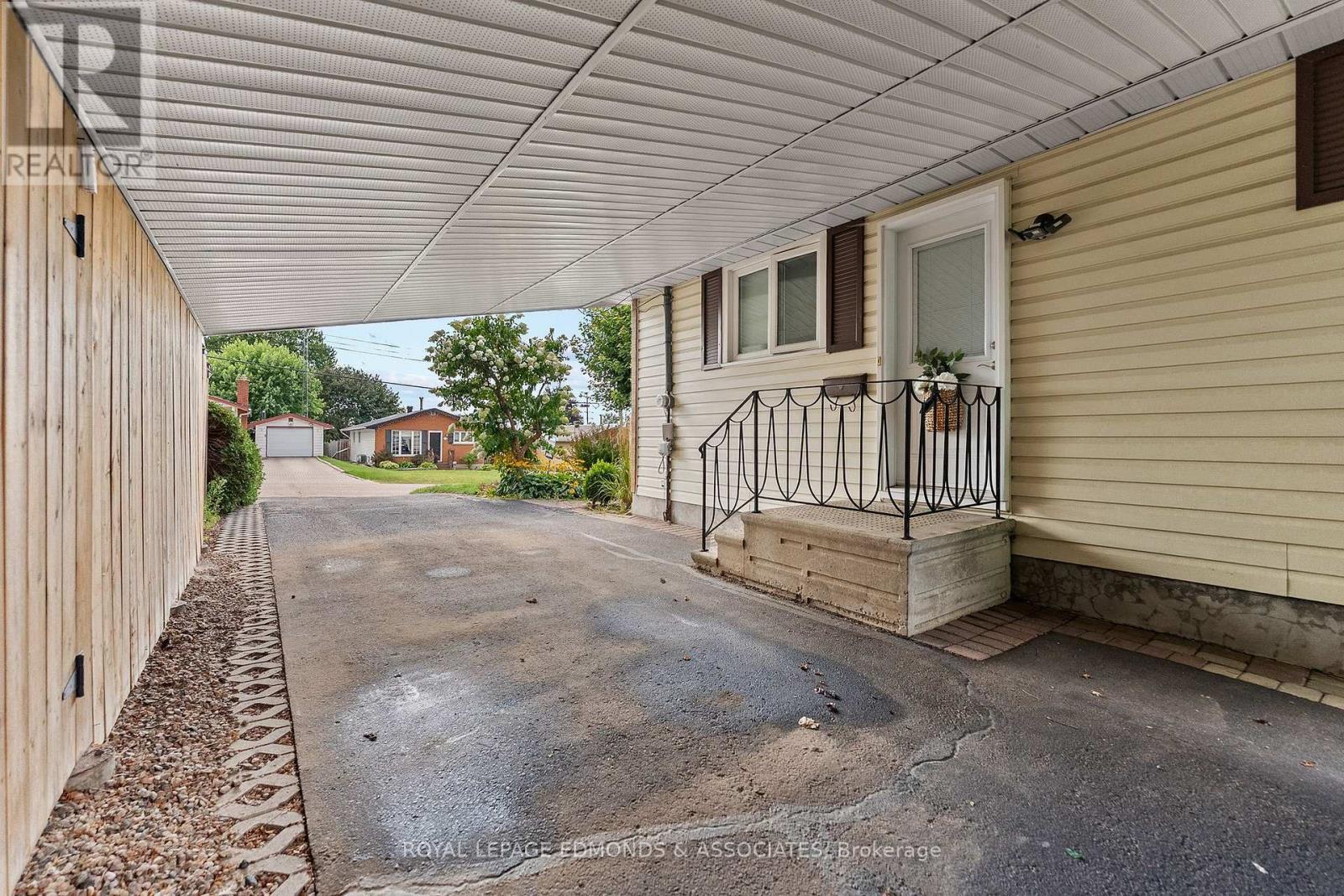 105 ELLIS AVENUE - 40