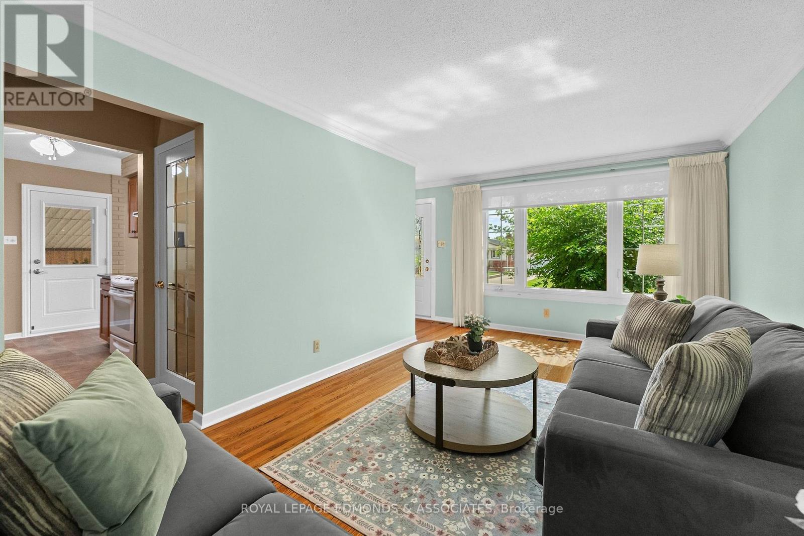 105 ELLIS AVENUE - 9