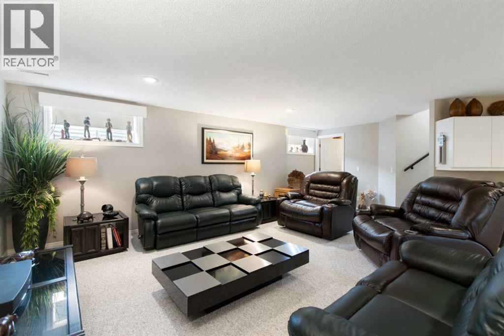 654 Lakeside Drive - Image 25
