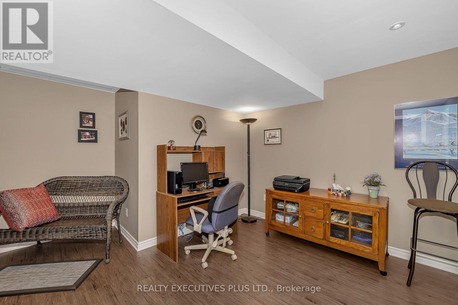 11 GROVE STREET - Image 27