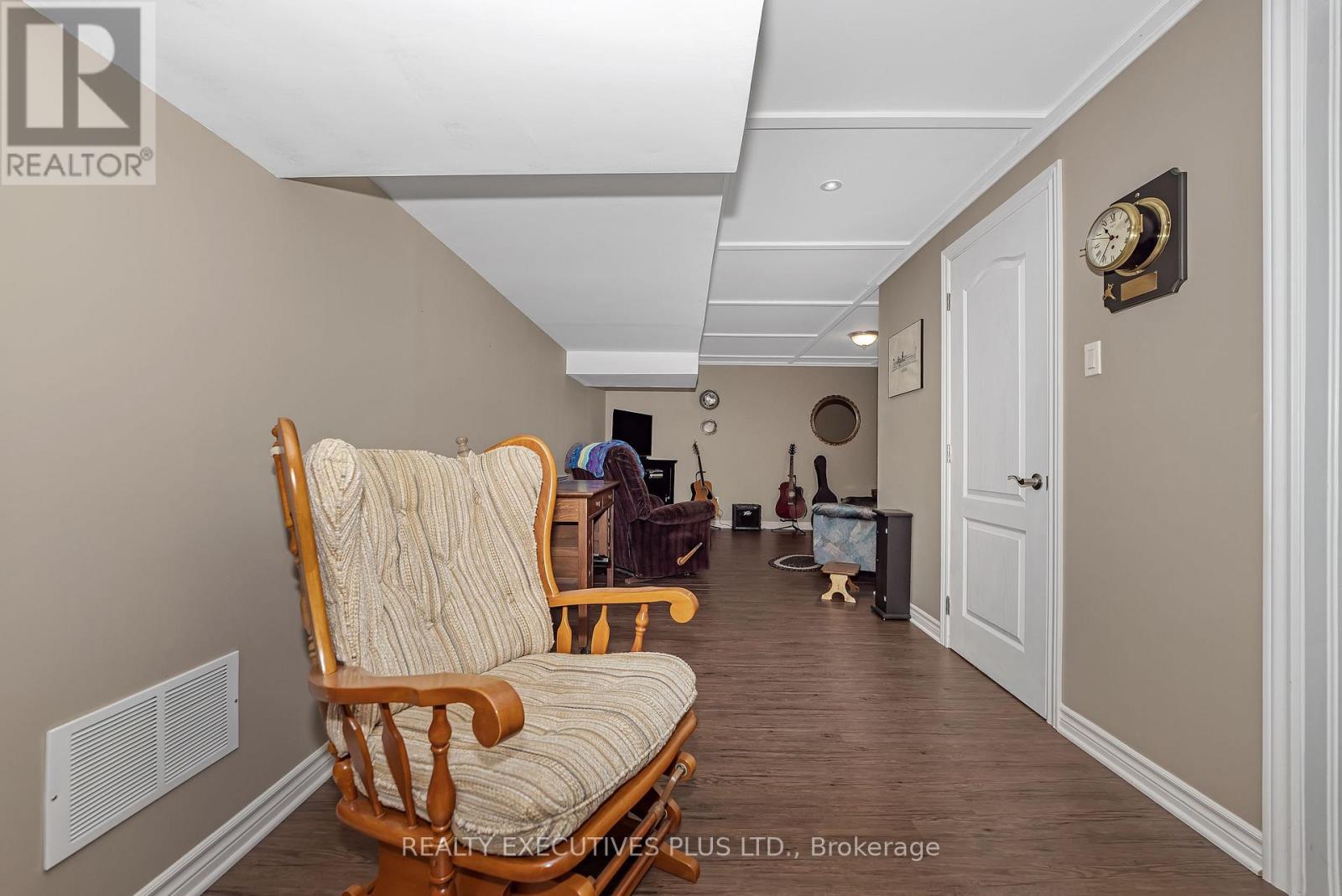 11 GROVE STREET - Image 28