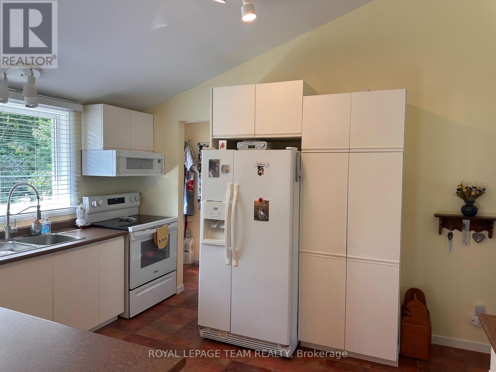 1663 CHRISTINA CRESCENT - Image 10