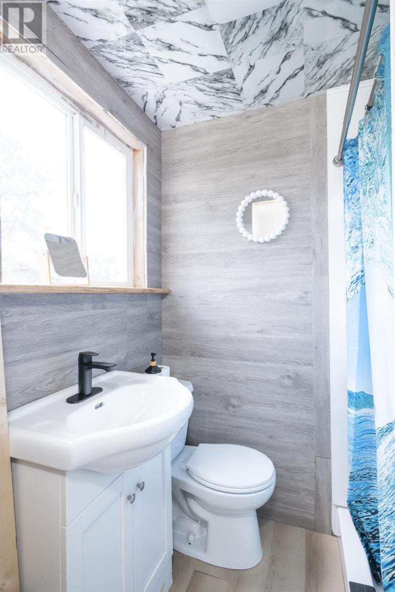 73 EMPRESS AVE N - 28