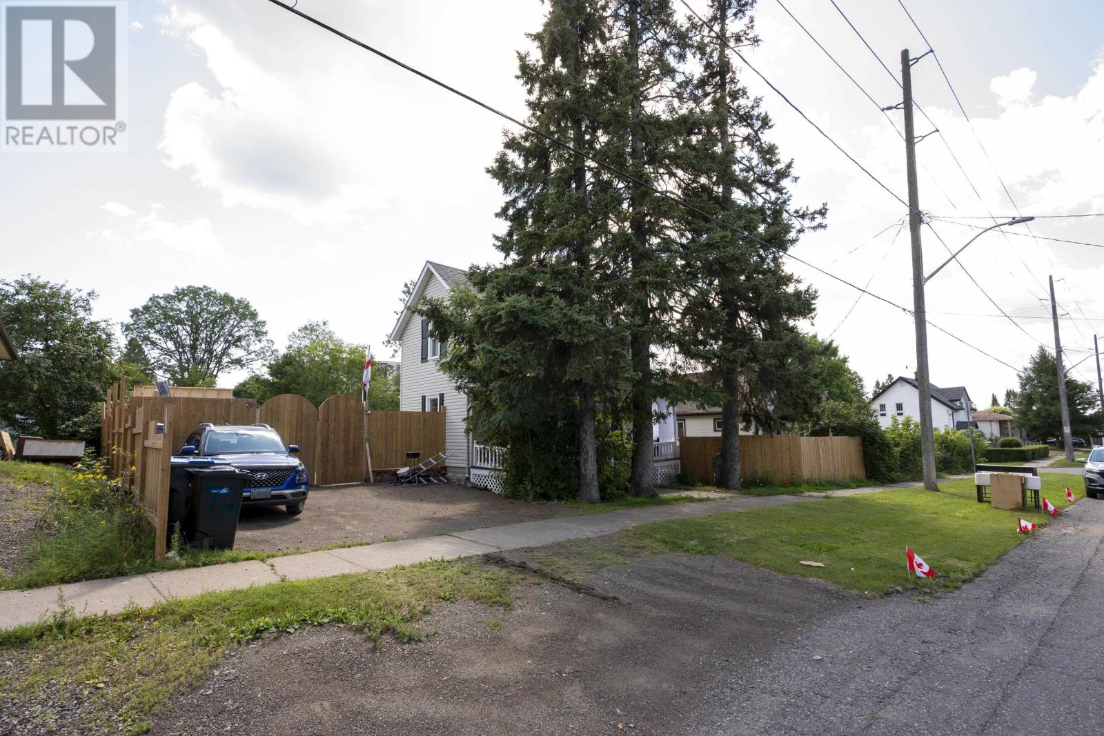 73 EMPRESS AVE N - Image 3