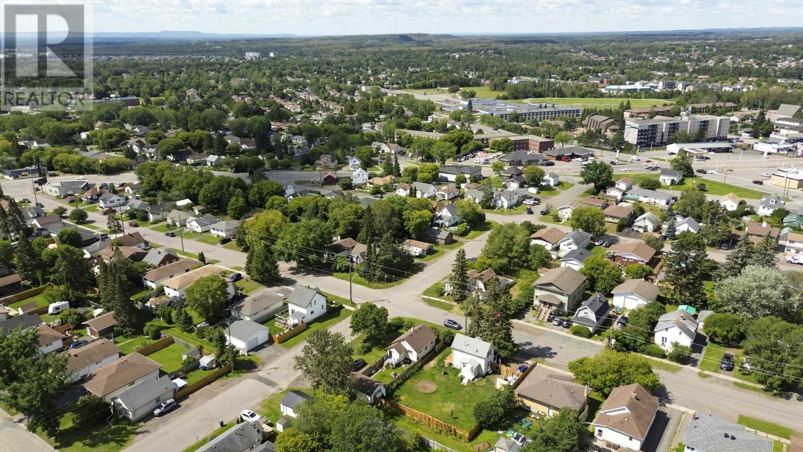 73 EMPRESS AVE N - Image 39