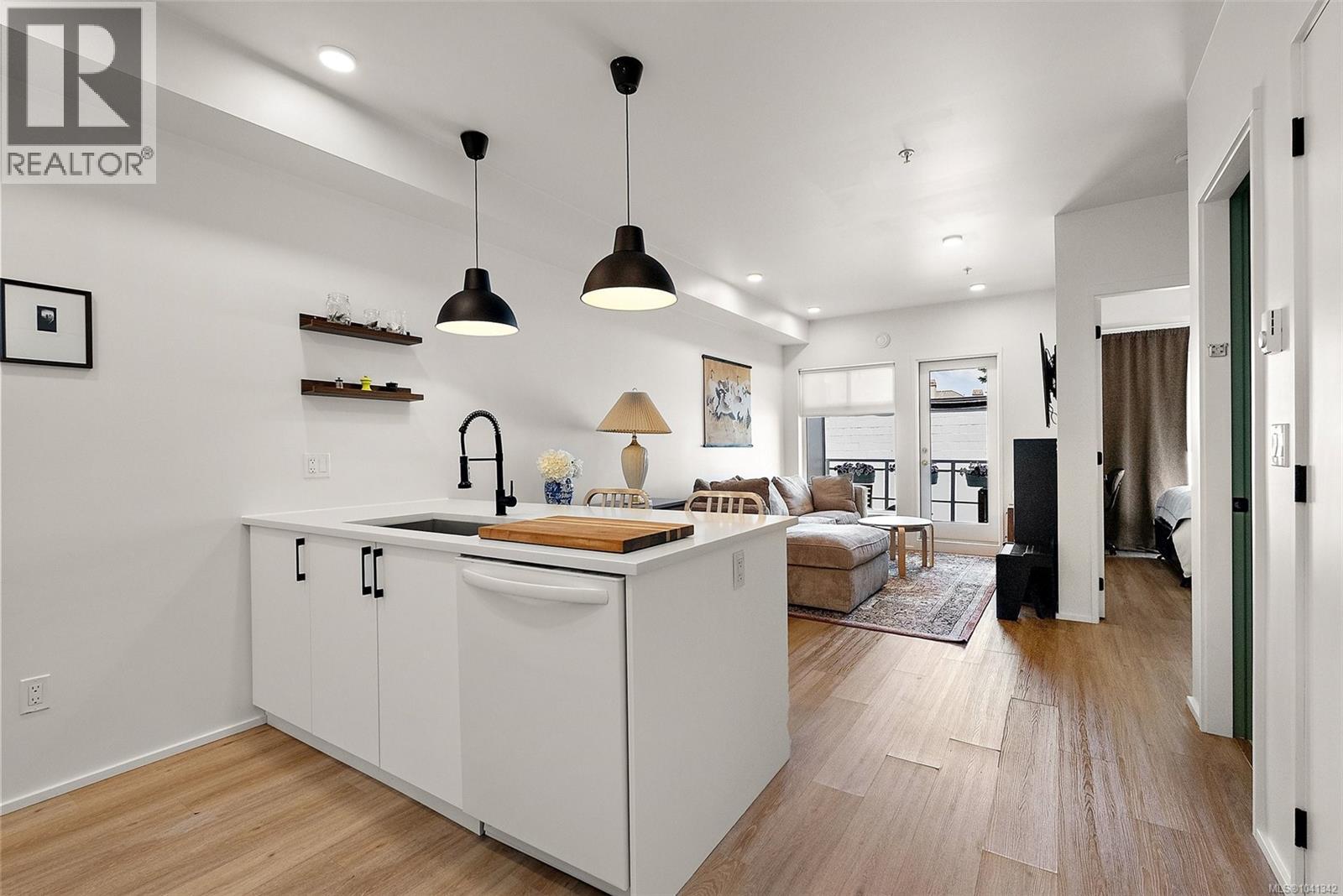 #203 2348 Beacon Ave - 7