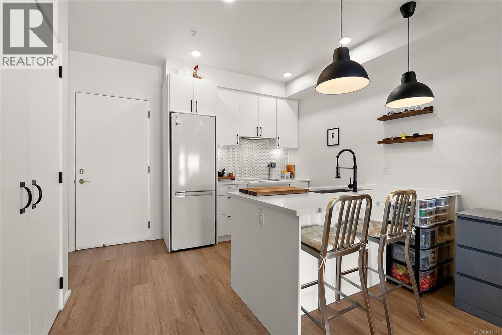 #203 2348 Beacon Ave - Image 6